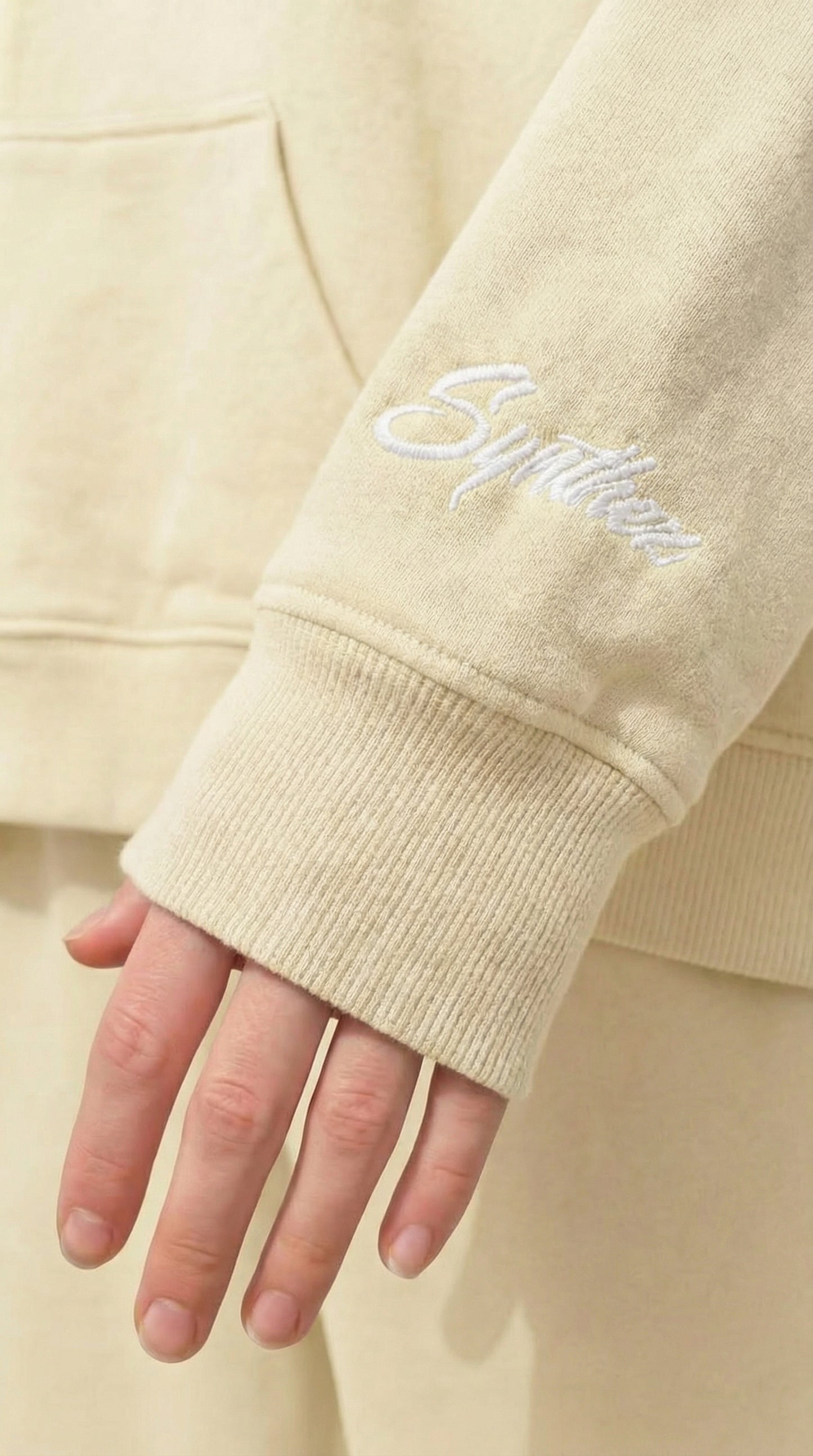 Tracksuit basic beige gelb mit hochwertiger Synthez Stickerei