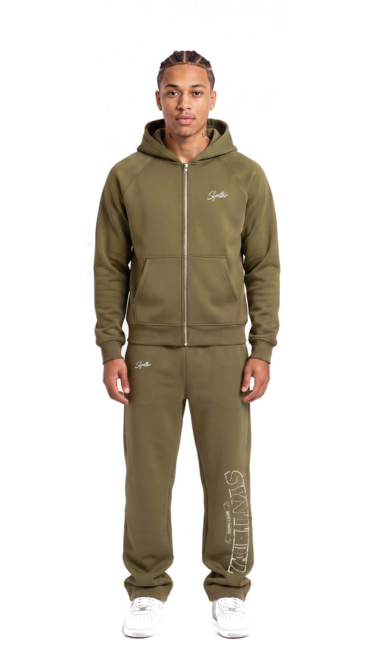 Chrome Tracksuit Khaki am Model, vorne