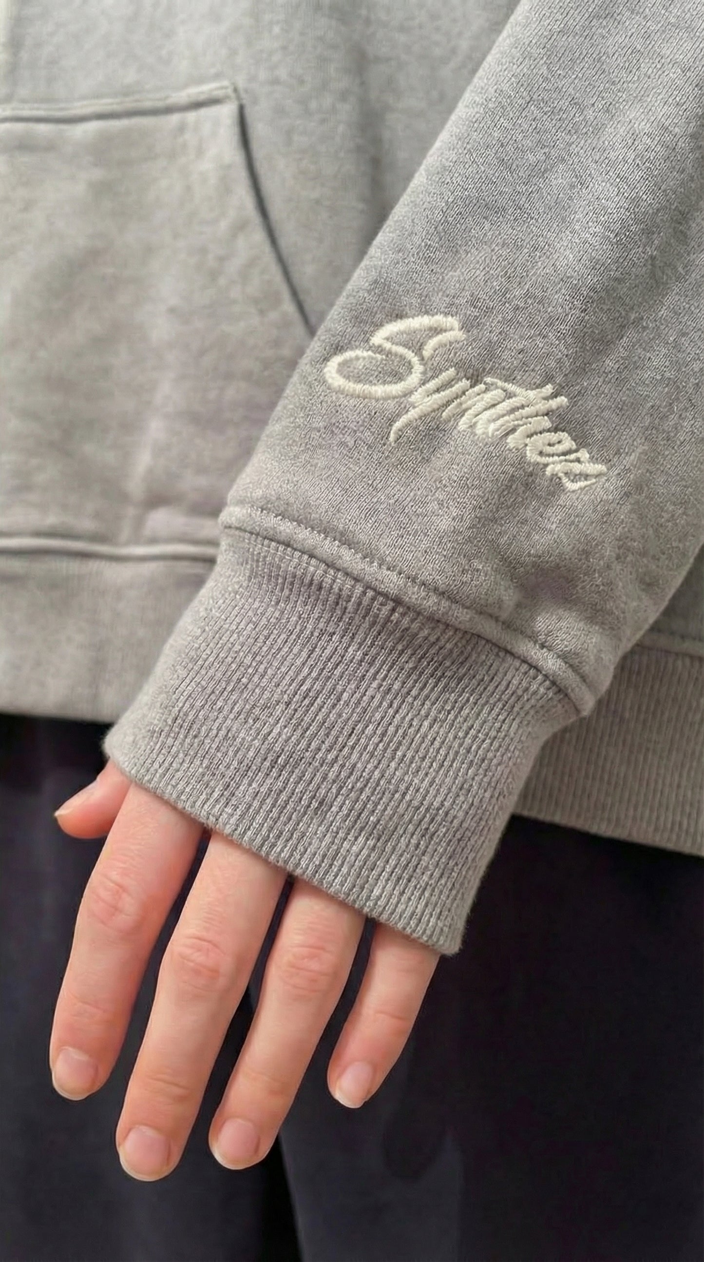Tracksuit basic grau mit hochwertiger Synthez Stickerei