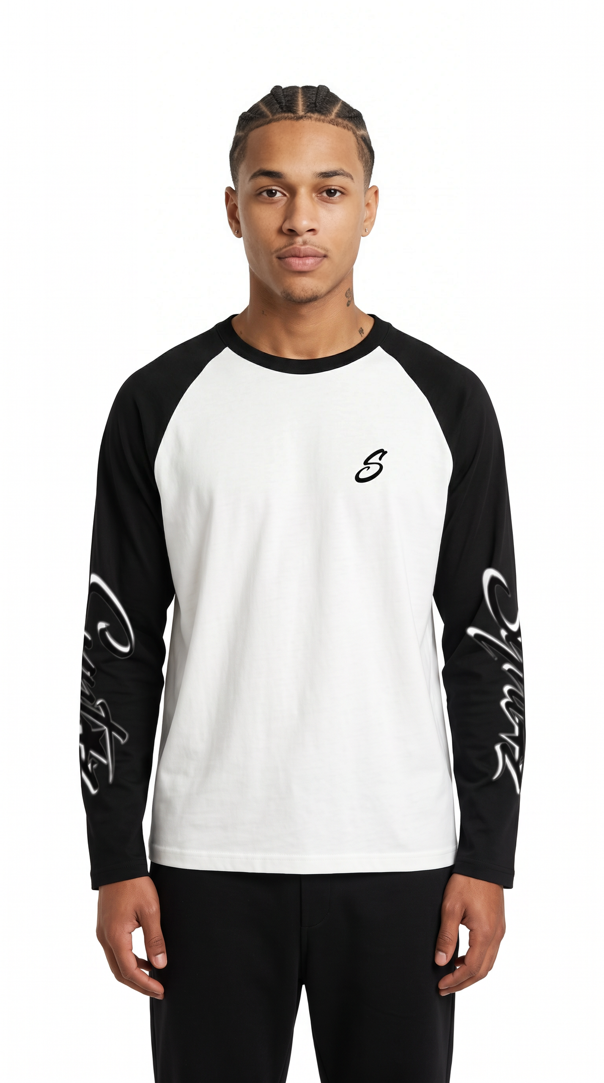 Longsleeve Classic Black an Model, Frontansicht