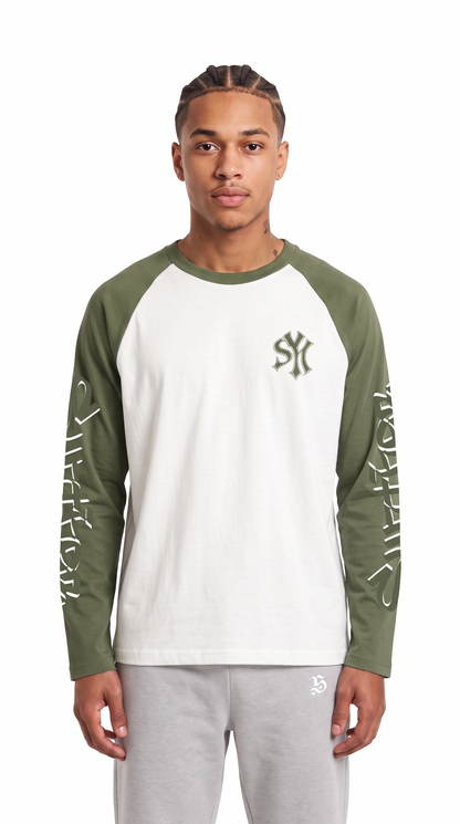 Longsleeve All Star Khaki an Model, Frontansicht
