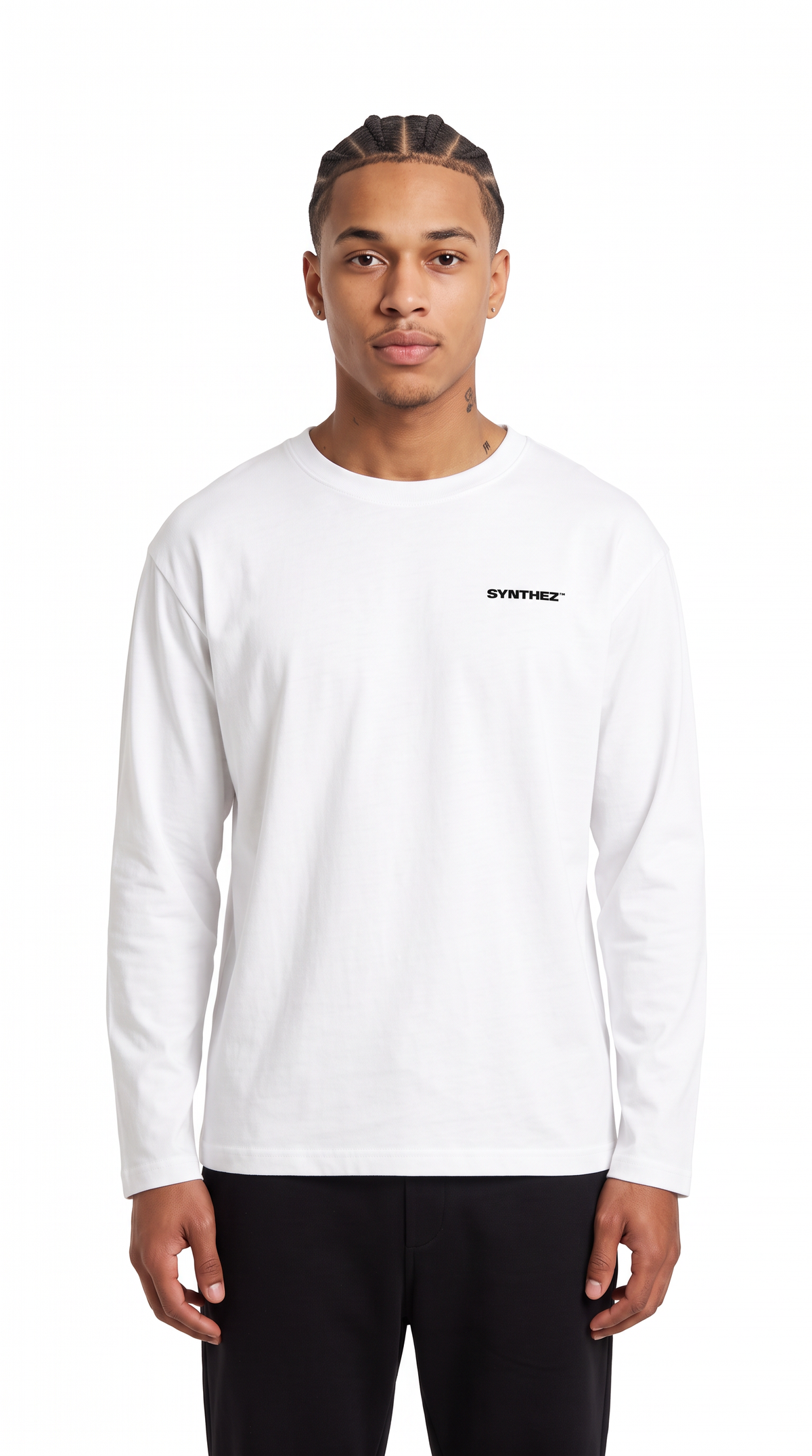Longsleeve Basic White an Model, Frontansicht