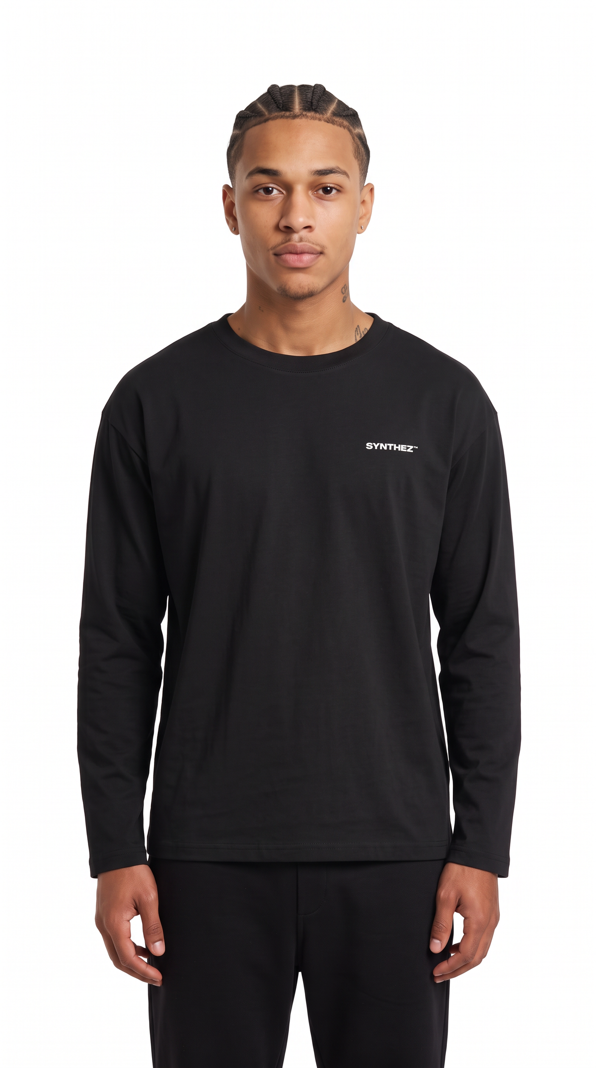 Longsleeve Basic Black an Model, Frontansicht