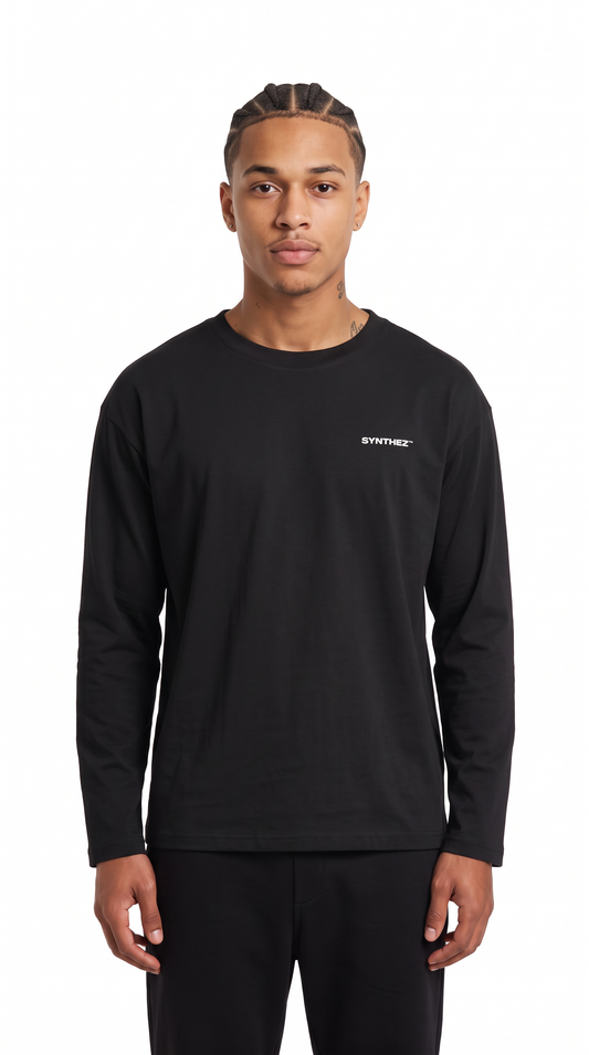 Longsleeve Basic Black an Model, Frontansicht